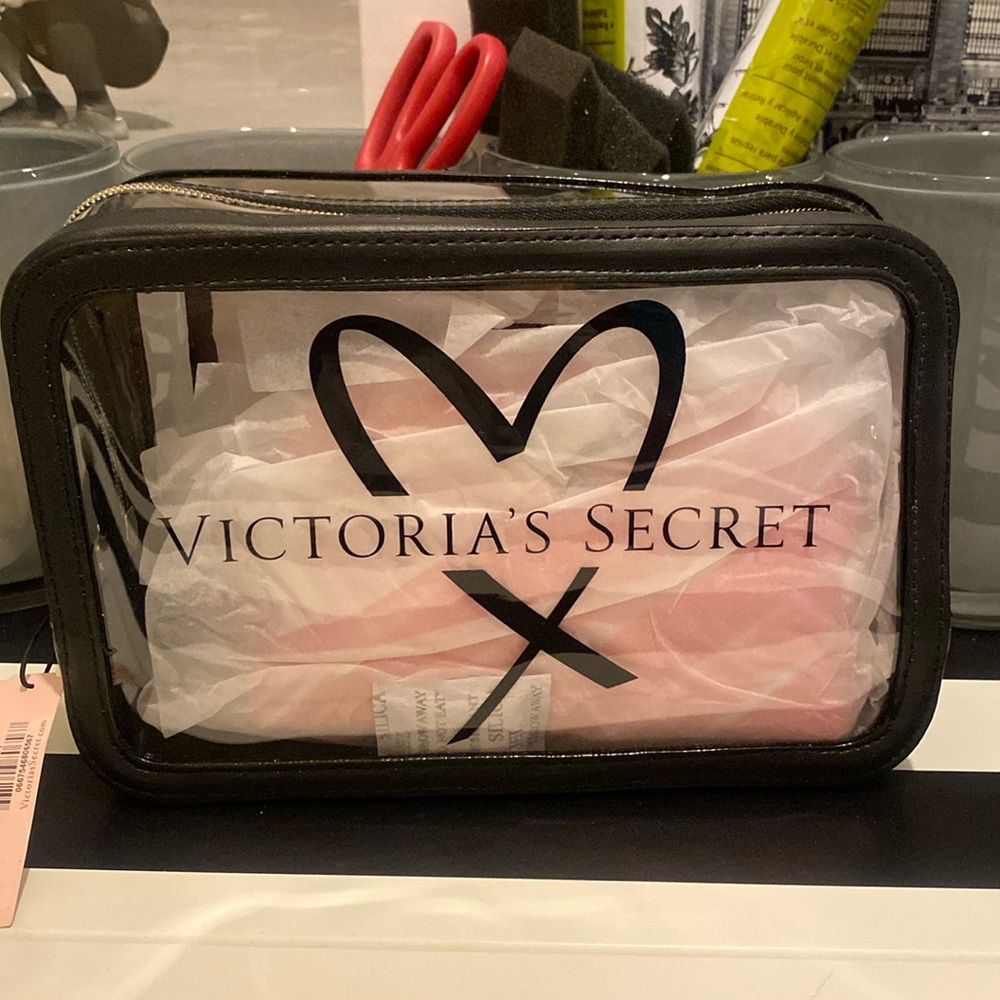 NEW Victoria’s Secret 3-Piece Cosmetic Case, NWT
